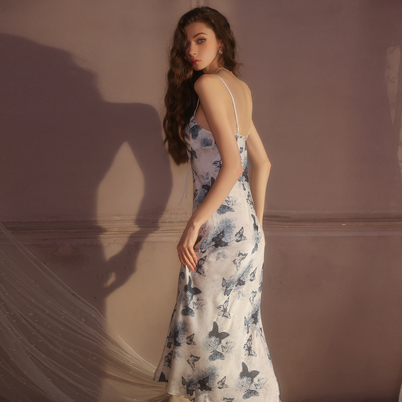The sweet elegant and charming butterfly-printed strap princess dress is pure and alluring, making it an excellent gift for Valentine's Day and C