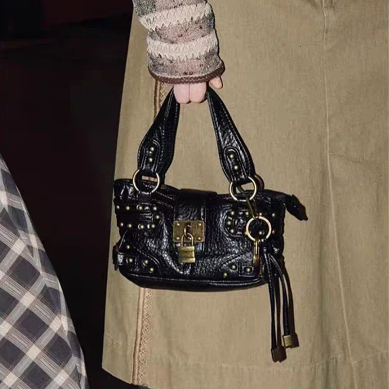 Retro Rivet Black Crossbody Bag Fashion Street Cool Motorcycle Bag Trend Lock n Small Tote Handbag High Quality Womens Bag 251031