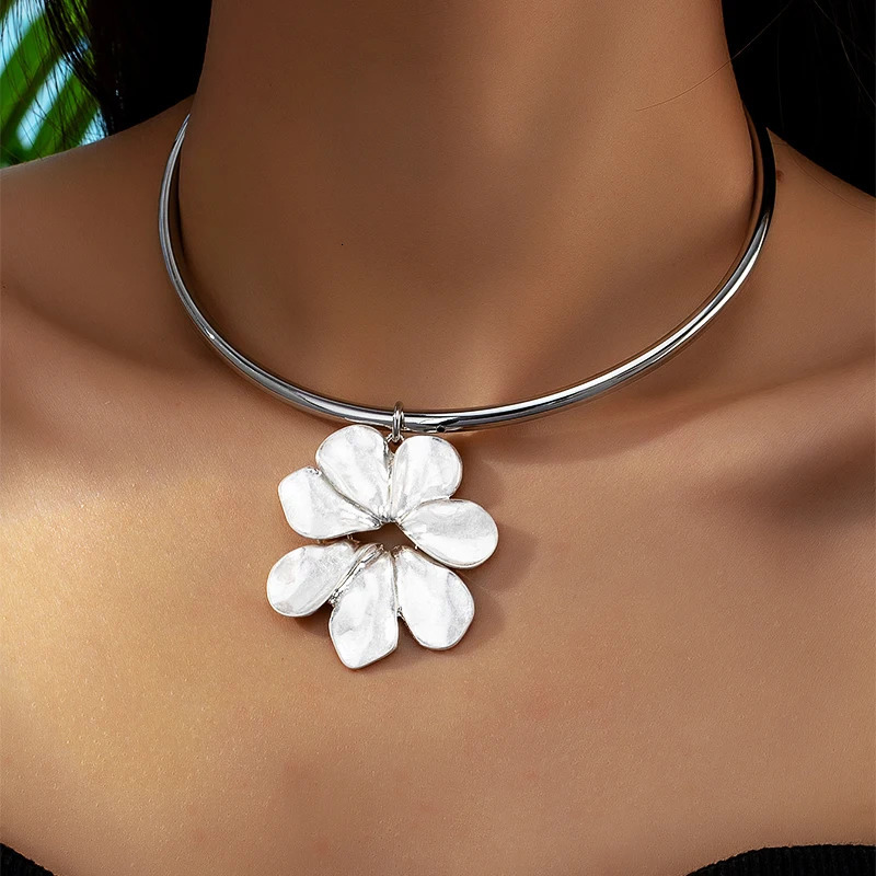 Exaggerated Big Metal Flower Pendant Choker Necklace for Women Wedding Female Collar Accessories Jewelry Gifts 251031