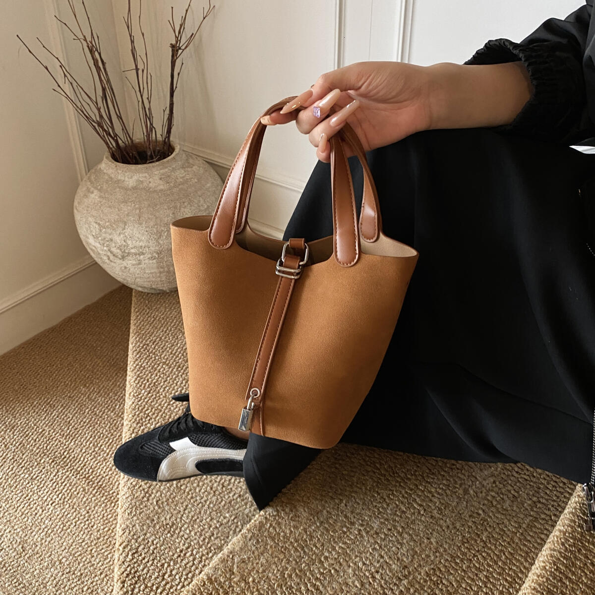 Frosted retro small bag for women, versatile for autumn and winter, crossbody mother bag, casual Korean version bucket bag