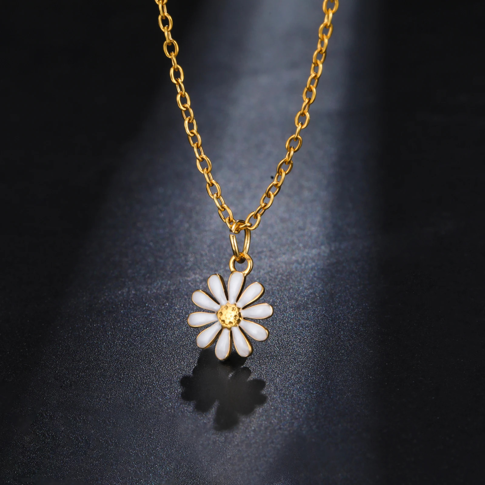 Unift Tiny Daisy Pendant Necklace Cute Clavicle Chain For Women Stainless Steel Little Flower Neck Jewelry Christmas Gift 251104
