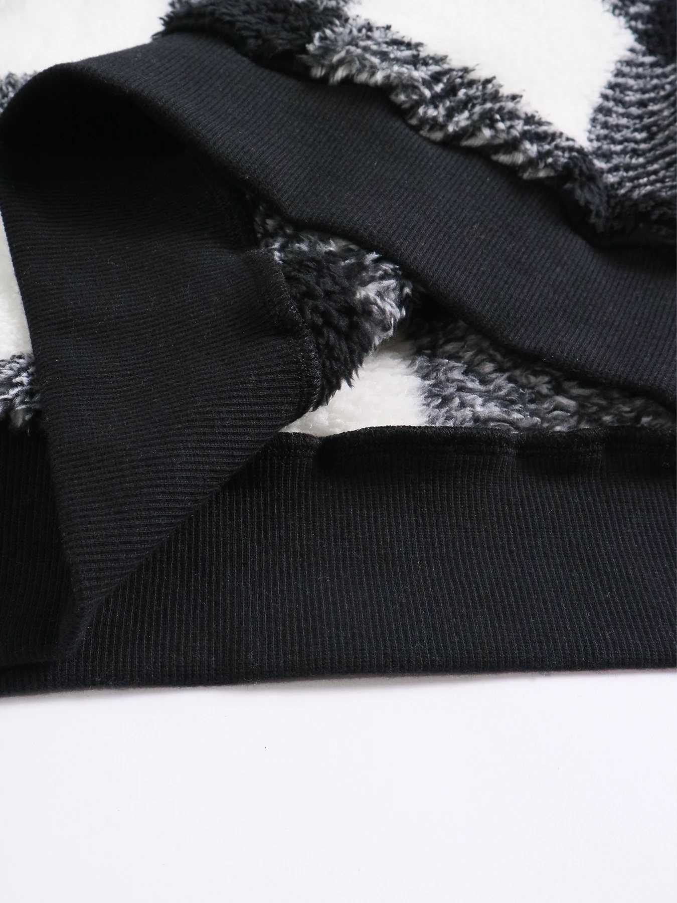 Womens Plaid Print Half Zip Drop Shoulder Fuzzy Sweatshirt Casual Long Sleeve Collared Pullover for Fall and WinterT251105