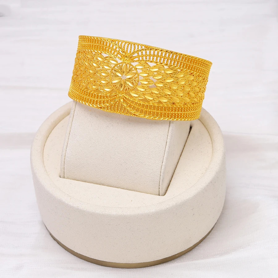 1PCS Middle East 24K goldplated hollowed out moon shaped bracelets Dubai wedding gift for European and American women 251031