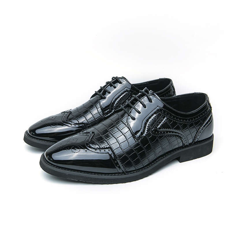 Men's oversized new fashionable men's Block carved shoes, patent leather glossy lace up wedding shoes