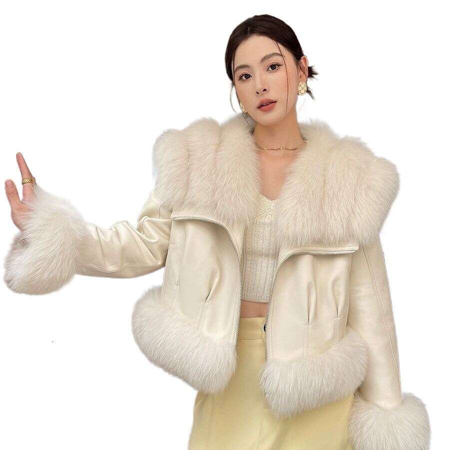 Winter Thickened Women's Fur Coat Shoulder Length Sheepskin And Fox Fur Integrated Jacket Full Sleeve Long Coat for Short People