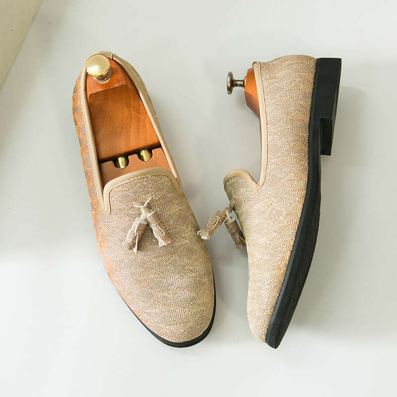 Men's in plus size, new casual fashionable men's foot covers, tassel shoes, Korean version, loafers, bean shoes