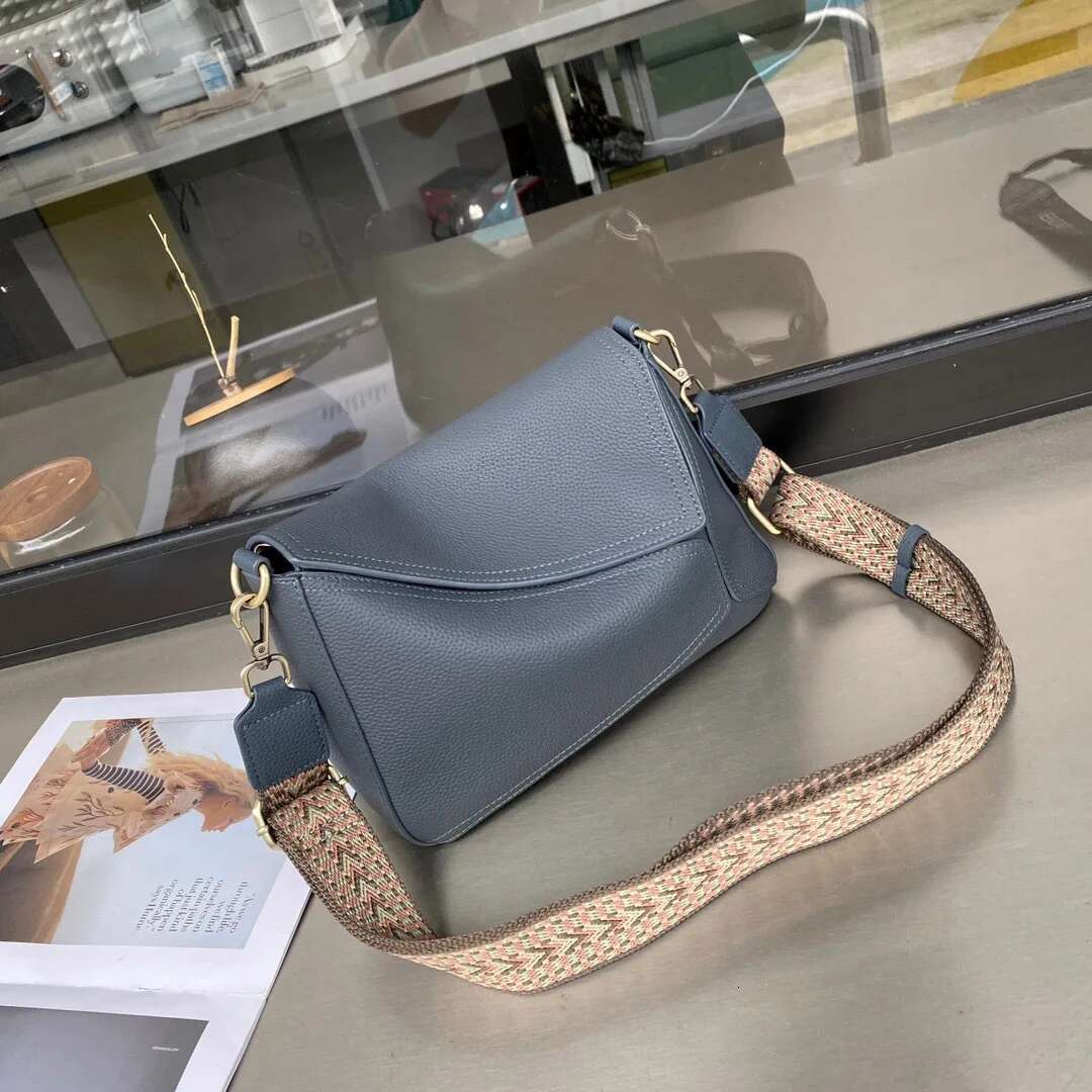 Top Layer Cowhide Square 2025 New Niche Soft Genuine Leather Splicing Design Fashionable Ladies One-Shoulder Crossbody Bag