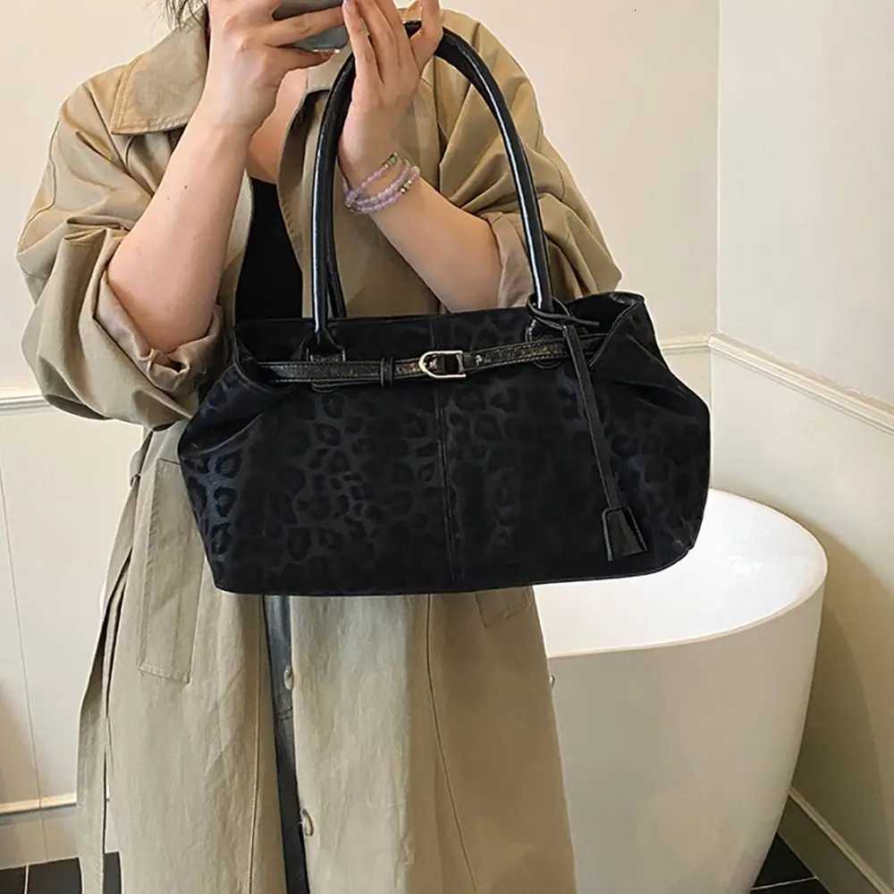 Trendy PU Leopard Print Tote Bag Versatile Large Capacity Womens Shoulder Bag Casual Satchel Daily Z251104