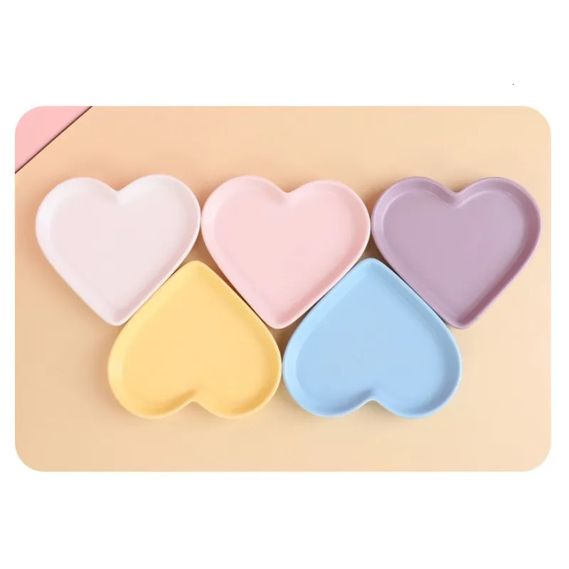 Heart shaped ceramic plate pet bowl cat ceramic bowl pet food and beverage puppy beverage feeding supplies food bowl 250403
