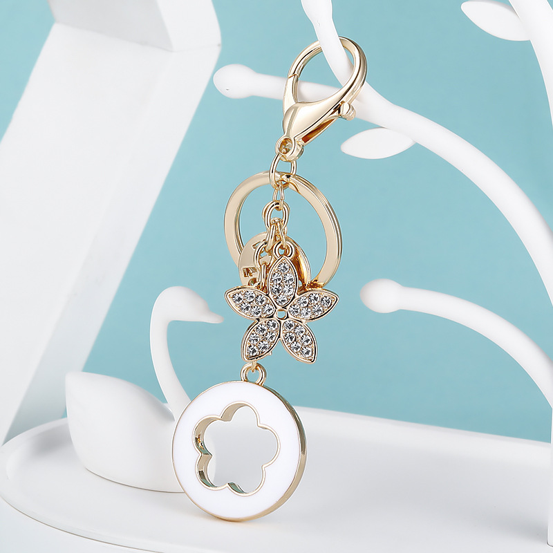 Creative Diamond-Inlaid Enamel Clover Keychain Stylish Metal Charm for Women's Bags & Car Key Chains