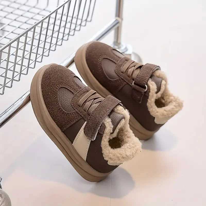 Boys Girls Winter Warm Shoes for Kids Sports Sneakers Fleece-Lined Soft Rubber Sole Anti Slip Retro Frosted Leather Casual ShoesT251105