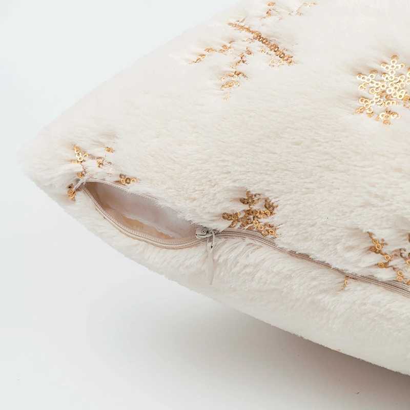 45X45/50x50CM Christmas Snowflakes Throw Pillow Cover Sequin Embroidery Plush Cushion Cover Decor Home Decorative Pillowcase Y251105