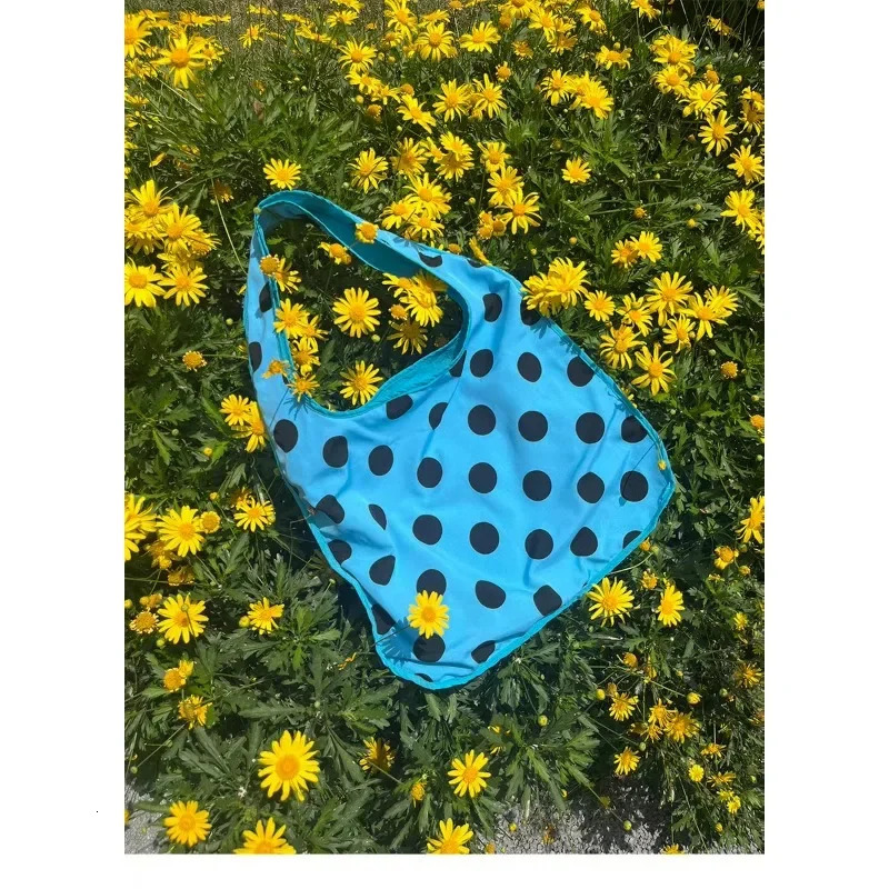 Y2K niche arc blue polka dot single shoulder tote bag large capacity commuting travel canvas handbag Korean 251104