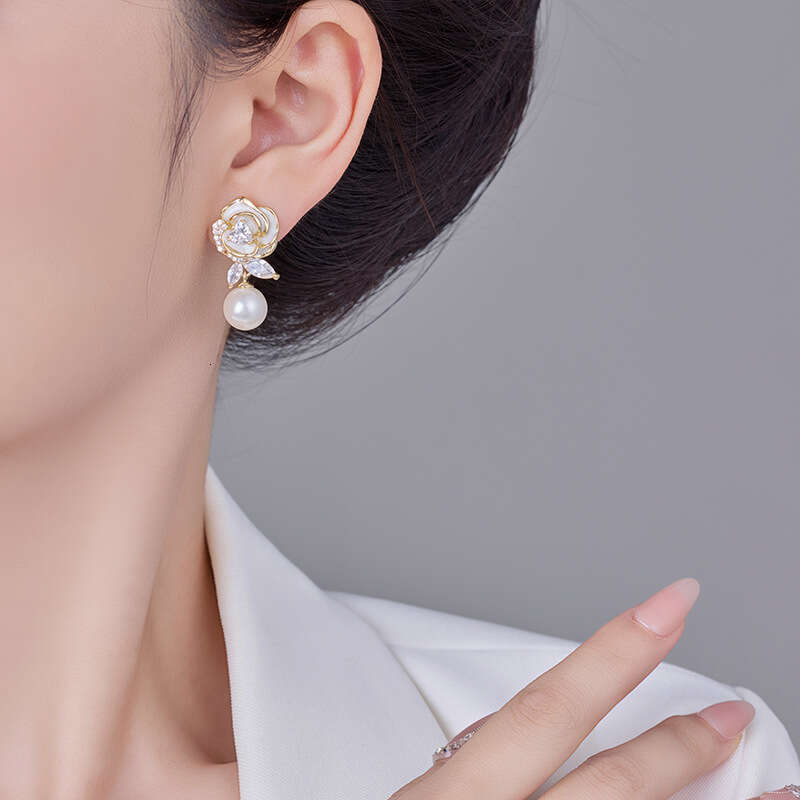 French Style Glazed Camellia Pearl S925 Silver Needle High-end Simple Fashion Stud Elegant Sweet Earrings