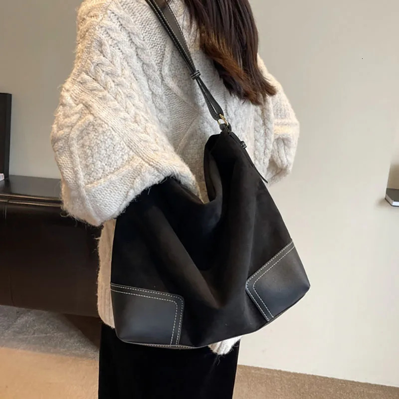 Korean version Large Capacity Bucket Bag Casual Tote Bag WomenS Commuting Shoulder Bag Retro Handbag 251104