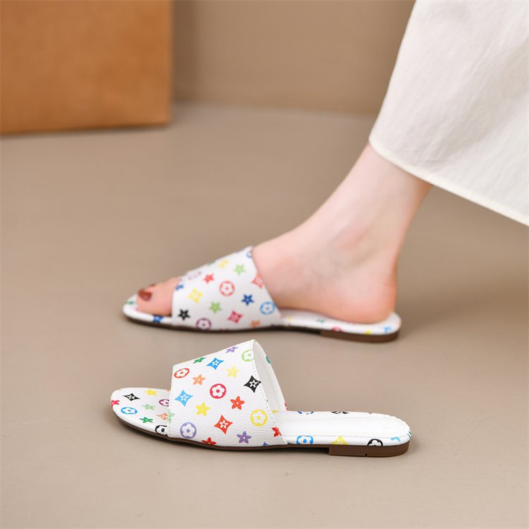 new Style Colorful Logo Printed Black and White Slippers Trendy Design Fashionable and Versatile Eye-catching for Going Out Casual Women's Slippe