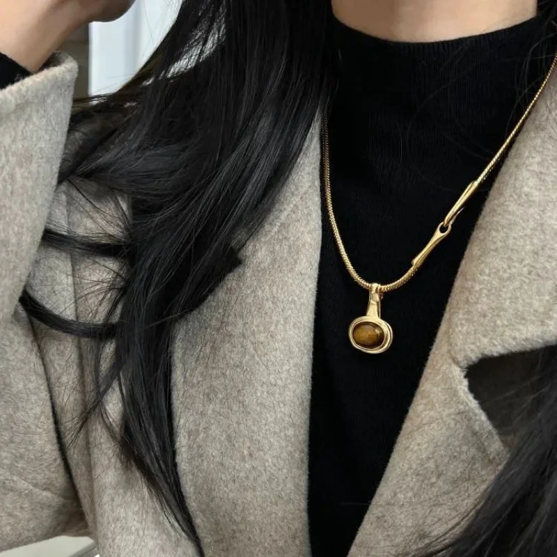 Stainless Steel Snake Bone Chain Necklace Women Black Glass Bead Pendant Girl Aesthetic Necklace Neogothic Jewelry Accessories 251031