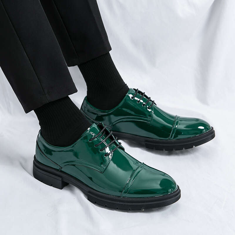 Men's in plus size, new casual leather fashionable men's business shoes, Korean version, trendy groom's wedding shoes