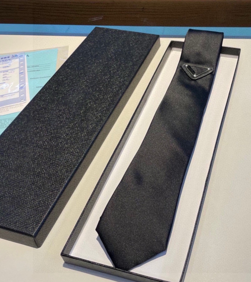 Mens tie Triangle necktie mens bolo tie luxury designer tie men teenager formal clothes luxury mini ladies leather strap fashion black white neck tie