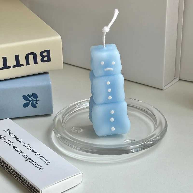 Cute Snowman Shaped Scented Candle Minimalist Design Adorable Decorative Home Accent and Cozy Holiday Aromatherapy Gift C251105