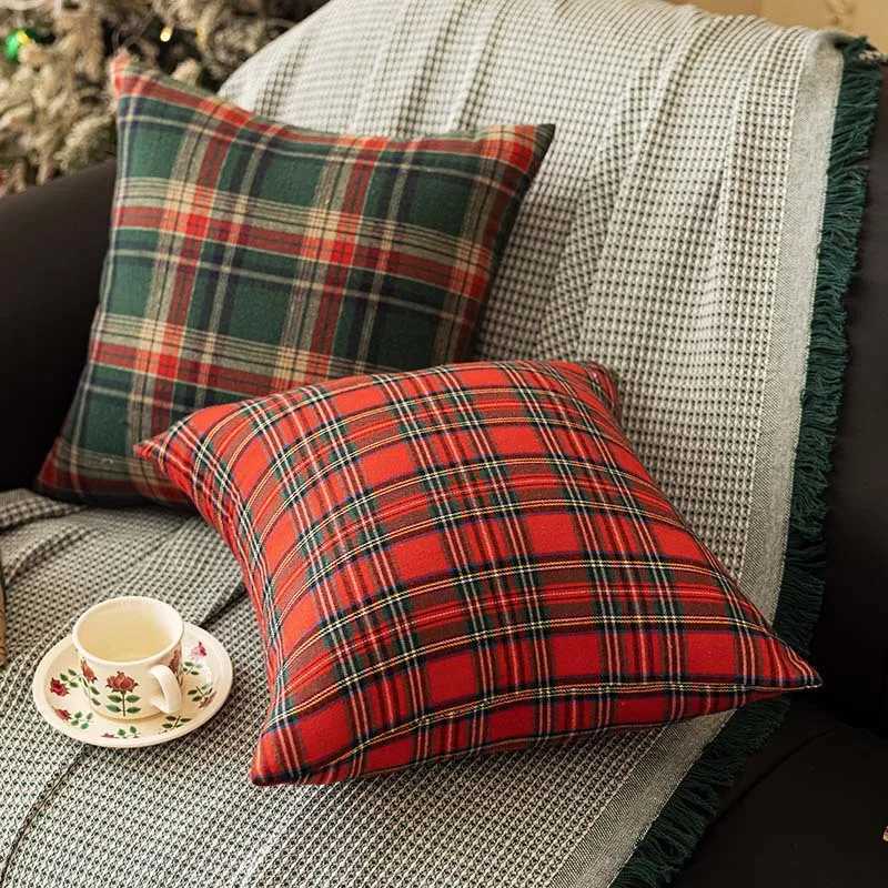 Christmas Pillow with Core Festive Party 3D Red Plaid Simple Christmas Decoration Pillow Y251105