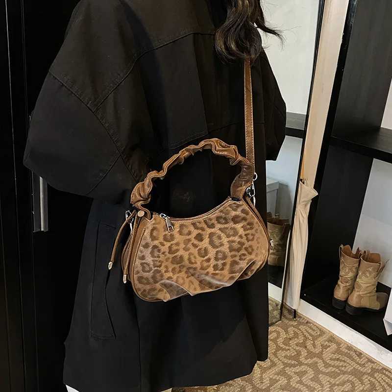 Leopard-print bag female large capacity 2024 new autumn/winter niche design shoulder crossbody bag work underarm bag Z251104