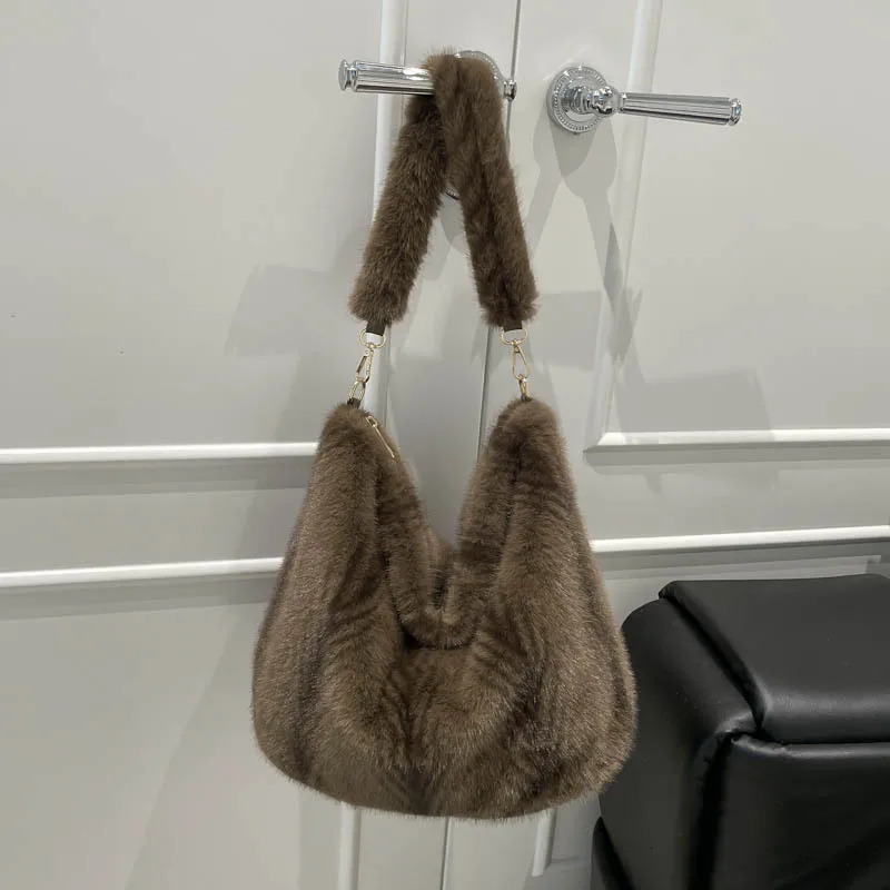 Faux Fur Womens Bucket Shoulder Bags Fashion Soft Plush Female Stripes Handbags Large Capacity Ladies Furry Tote Bag 251104