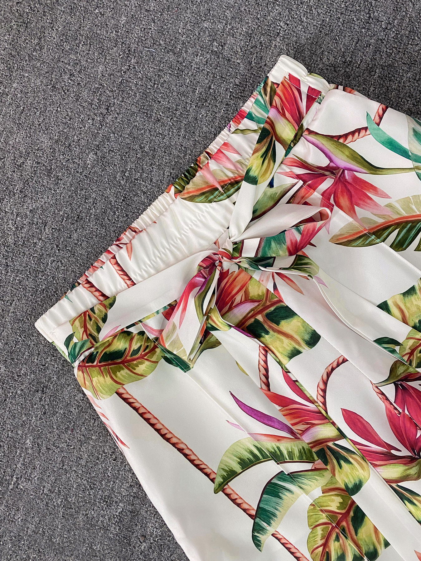 Chic Fashionable Two-Piece Suit Featuring Embellished Blouse and Comfort-Fit Skirt Perfect for Casual Wear---1773