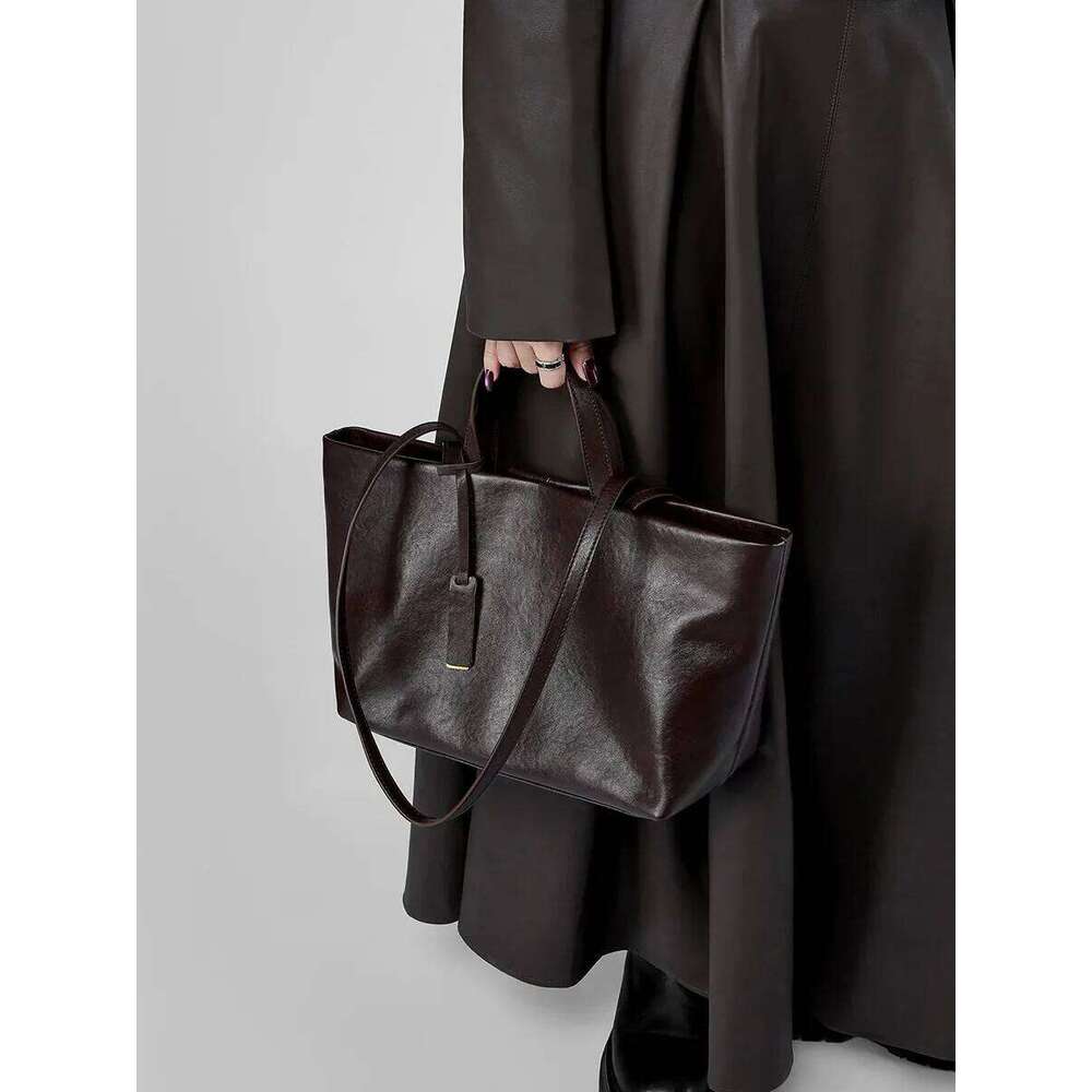 Korean Fashionable Woman Shoulder Soft Leather Large Capacity Square Fashion Tote Bag Handbag Shopping Underarm Bags 251105