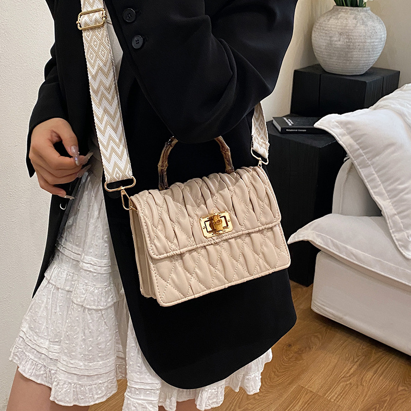 Free delivery new designer bag Simple and casual fashionable handbag simple and comfortable