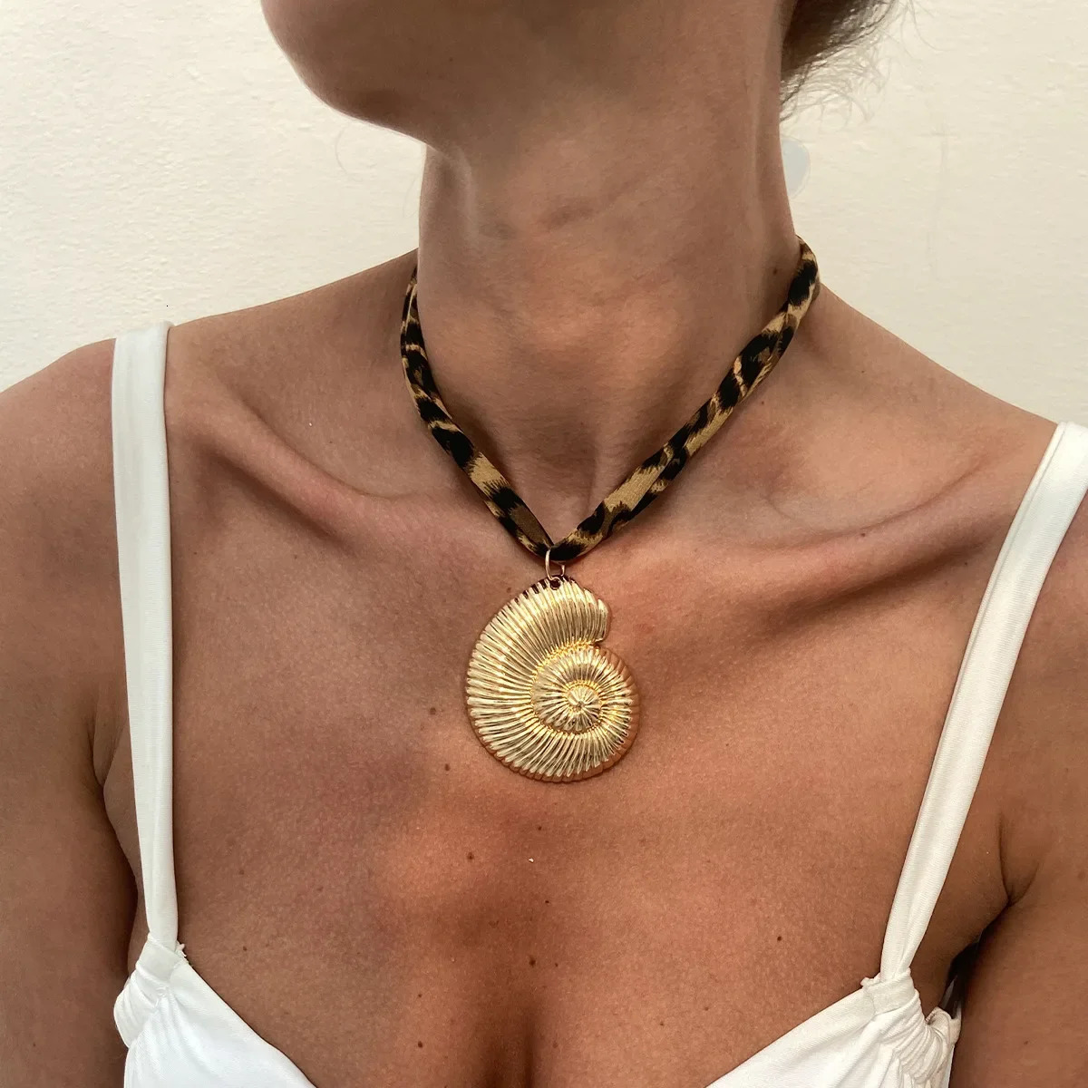 Ocean Style Metal Conch Starfish Heart Pendant Necklace Women Sexy Leopard Print Cotton Choker Necklace Party 2025 Jewelry 251031