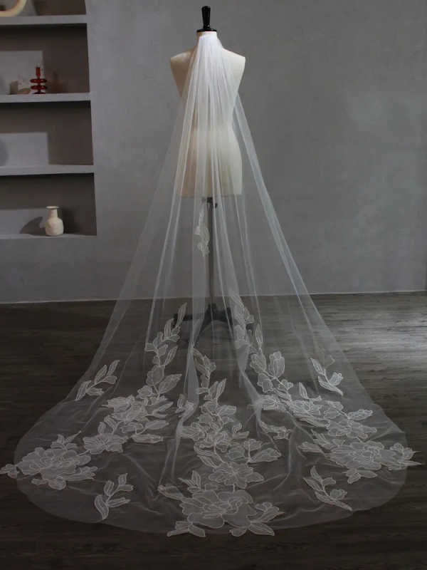 Charming Appliques Wedding Veil Lace One Layer Chapel Length Bride Veils With Comb High Quality Customized velo de novia