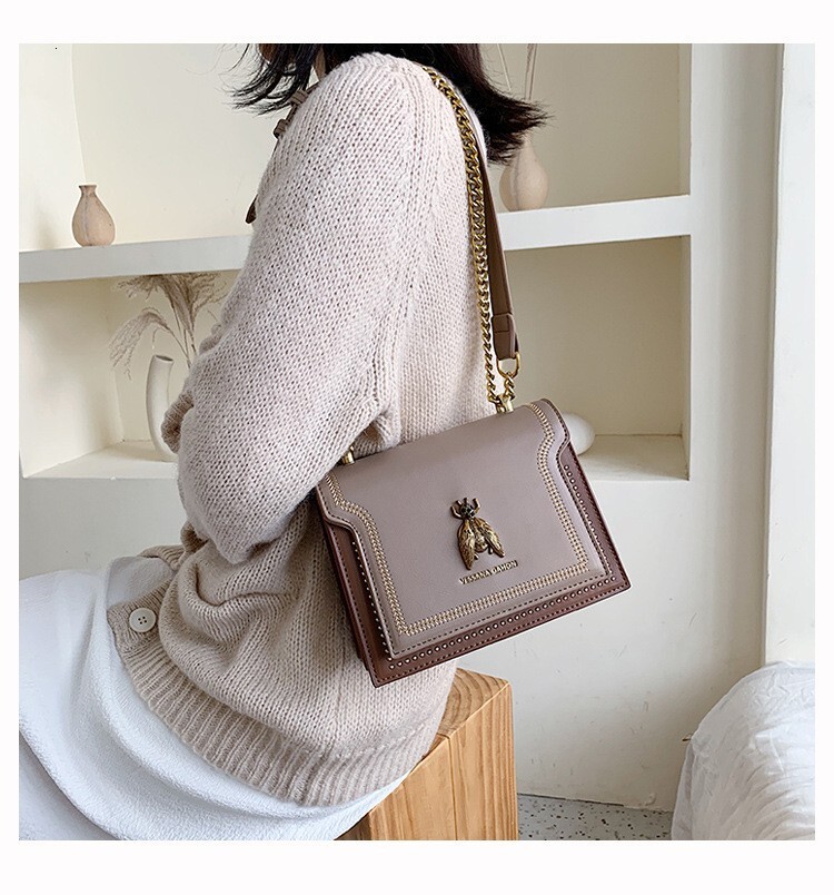 Foreign Trade Crossbody for Women 2025 Fashion Commuter New Chain Versatile Retro Bee Single Shoulder Handbag Small Square Bag
