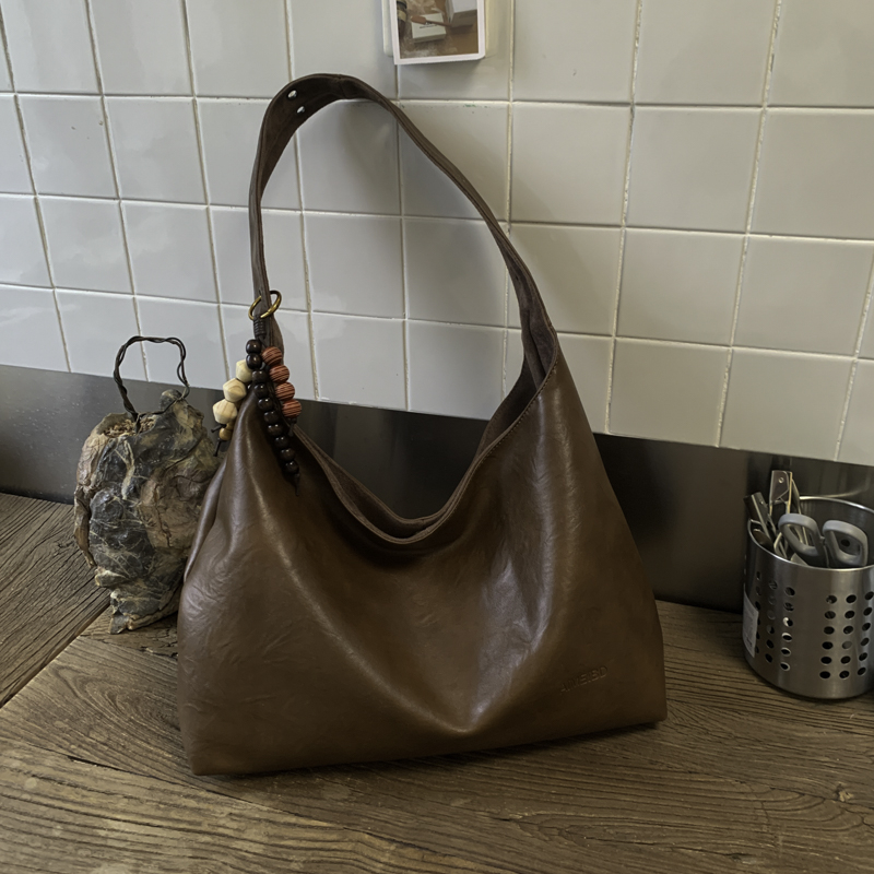 2025 Winter Women's Simple Leisure Fashion Luxury Party Handbag Large Capacity Crossbody Bag Essential Shoulder Bag for College Students Shopping