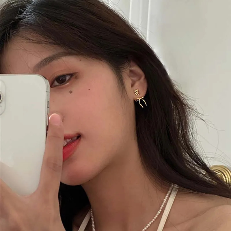 Silver Bow Female Stud Earrings 2024 Fashionable and Elegant Ribbon Pendant Party Jewelry Accessories 250326