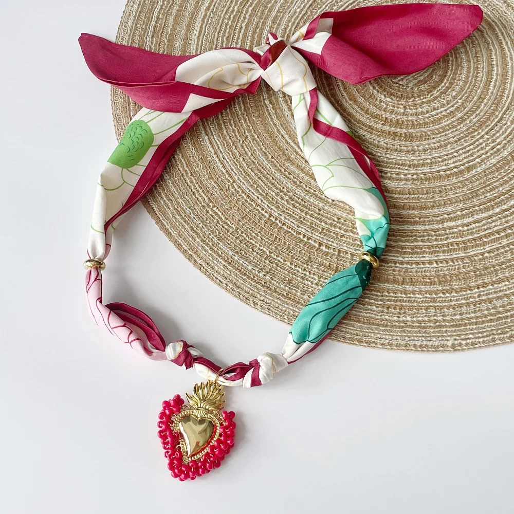 Colorful Scarf Necklace with a Giant Stainless Steel Resin Heart Pendant Womens Fashion Jewelry Bandana Necklace 251031