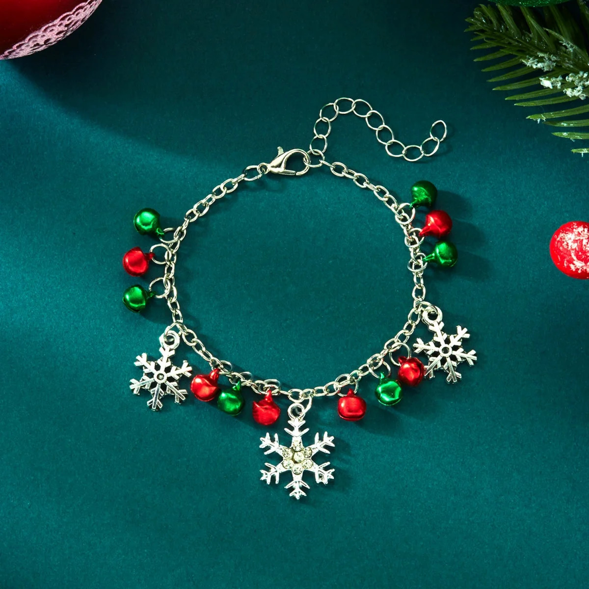 Christmas Bracelet Snowflake Red Green Bells Fringe Pendant Bangle Year Party Jewelry Holiday Gift For Women Men 251104