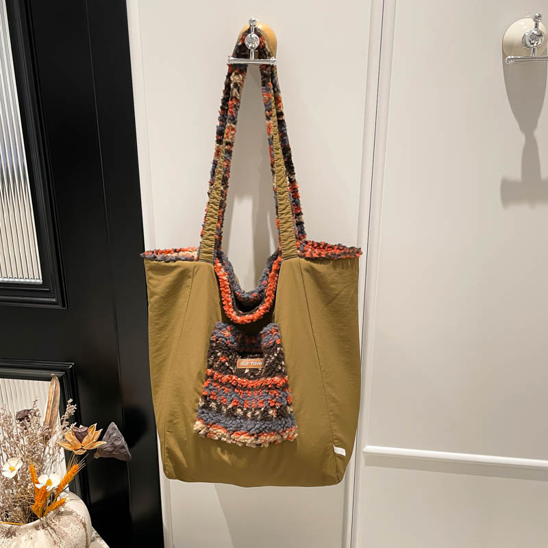 2025 New Summer Women's Simple Leisure Fashion Luxury Party Handbag Large Capacity Crossbody Bag Essential Shoulder Bag for College Students Shop