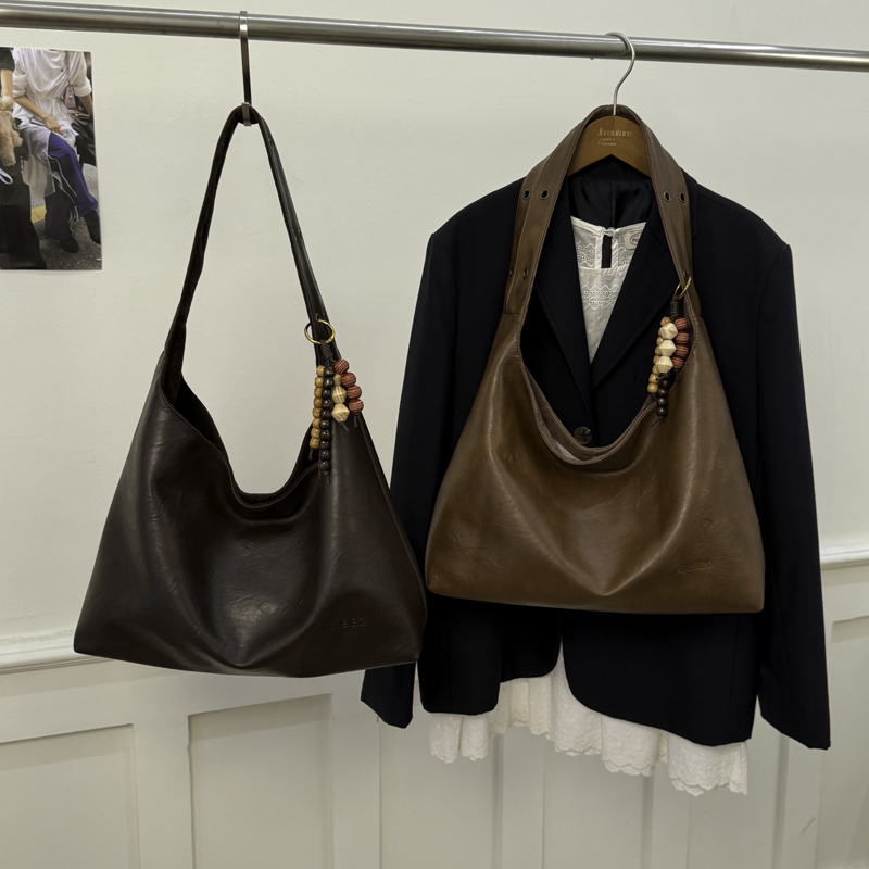 2025 Summer Women's Simple Leisure Fashion Luxury Party Handbag Large Capacity Crossbody Bag Essential Shoulder Bag for College Students Shopping