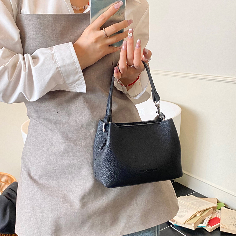 Yellow exquisite super hot water bucket bag for women's new model, light luxury, niche high-end, commuting and leisure crossbody bag