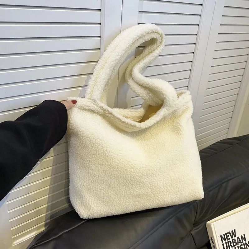 Womens wool handbag large capacity solid color shoulder bag zipper opening suitable for autumn and winter plush 250401