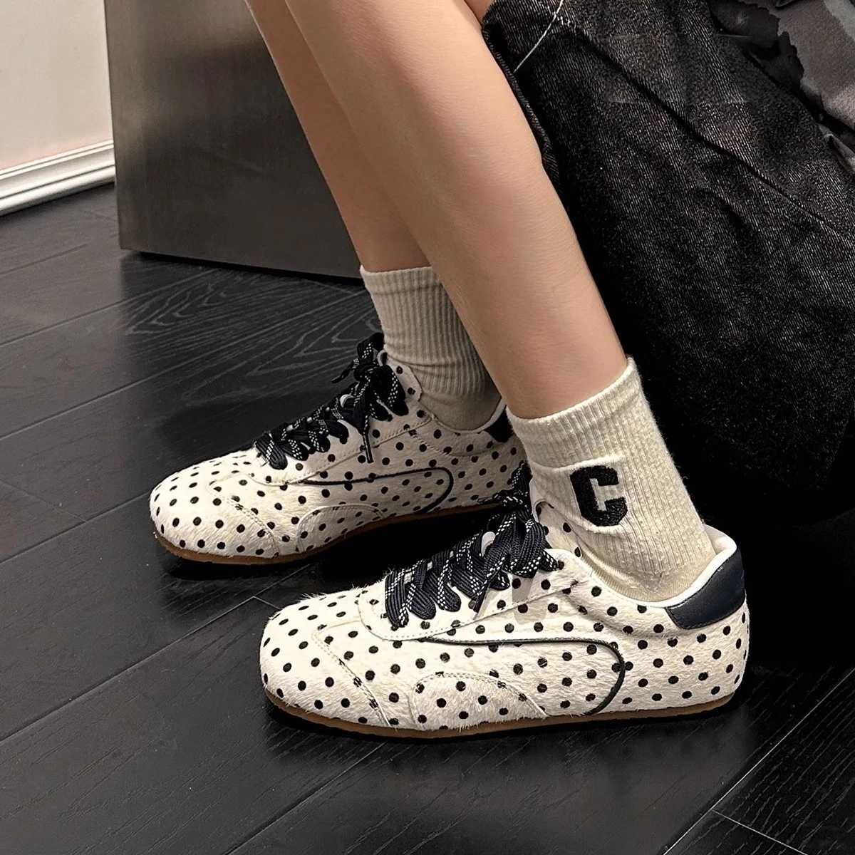 Fem Sneakers Wen German Training Shoes Lace Up Low-top Single Shoes Ladies Polka Dot Casual Flats Sneaker Y251105