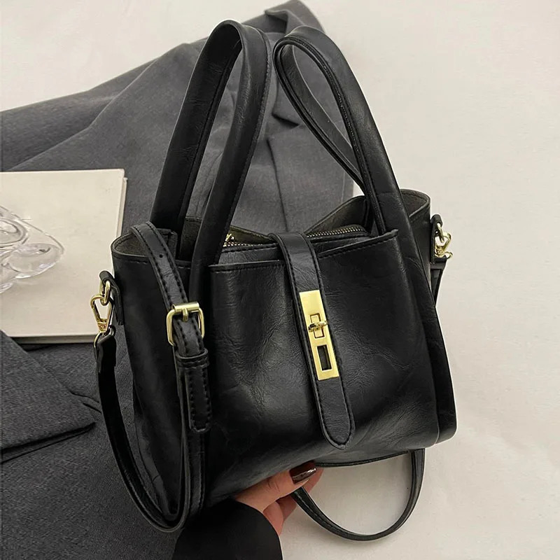 Classic and fashionable niche handbag simple retro and versatile daily temperament crossbody bag 251104