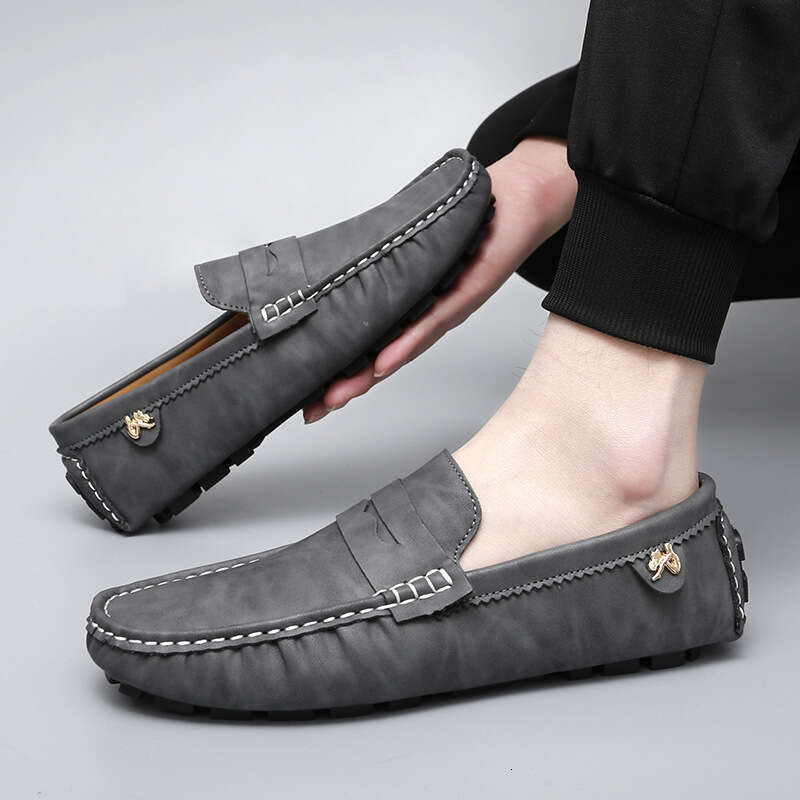Large size Le Fu for lazy women, on foot bean shoes, sizes 35-48, men's driving shoes