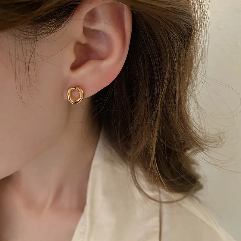 Classic Simple Irregular Ellipse Little Stud Earrings for Women Cute Temperament Stainless Steel Korea Fashion Jewelry Accessory 251131