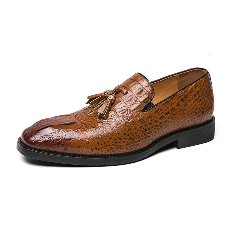 Large crocodile patterned embossed tassel men in sizes 38-48, business casual leather shoes for men, pointed loafers