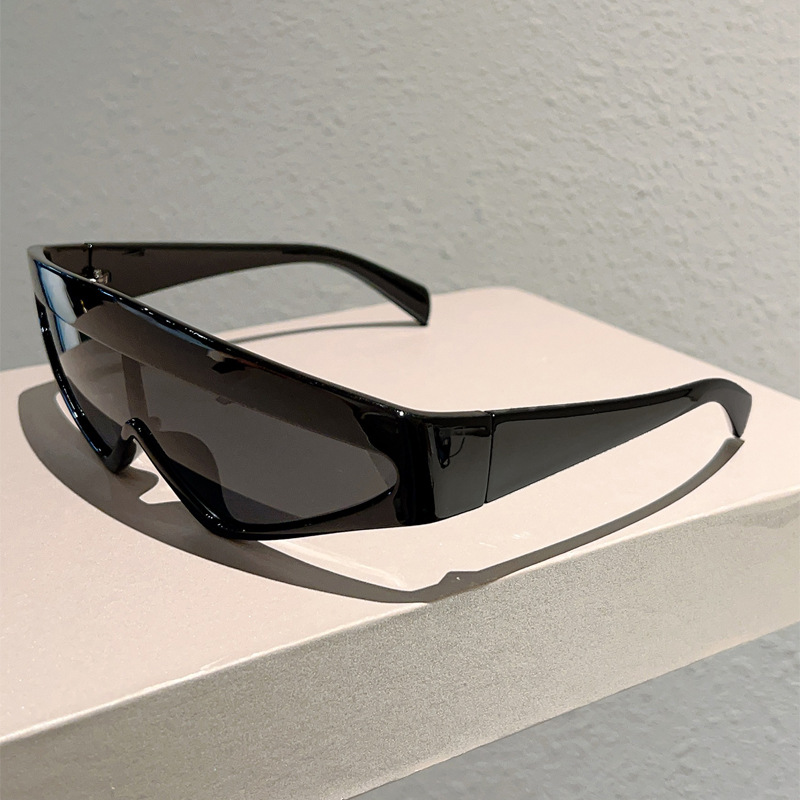 New Y 2 K Futuristic Sunglasses Over sized Shield Frame Chunky Curve Lens UV 400 Trendy Street wear Photography Statement Unisex