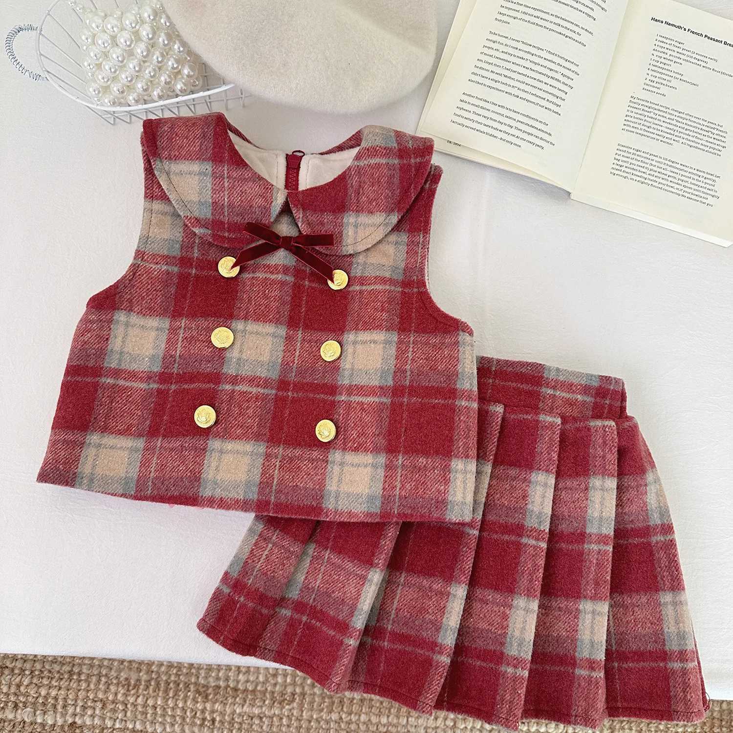 2025 New Girls Winter Set Childrens Plush Thickened Vest Girls College Style Pleated Skirt Set Trendy Y251105