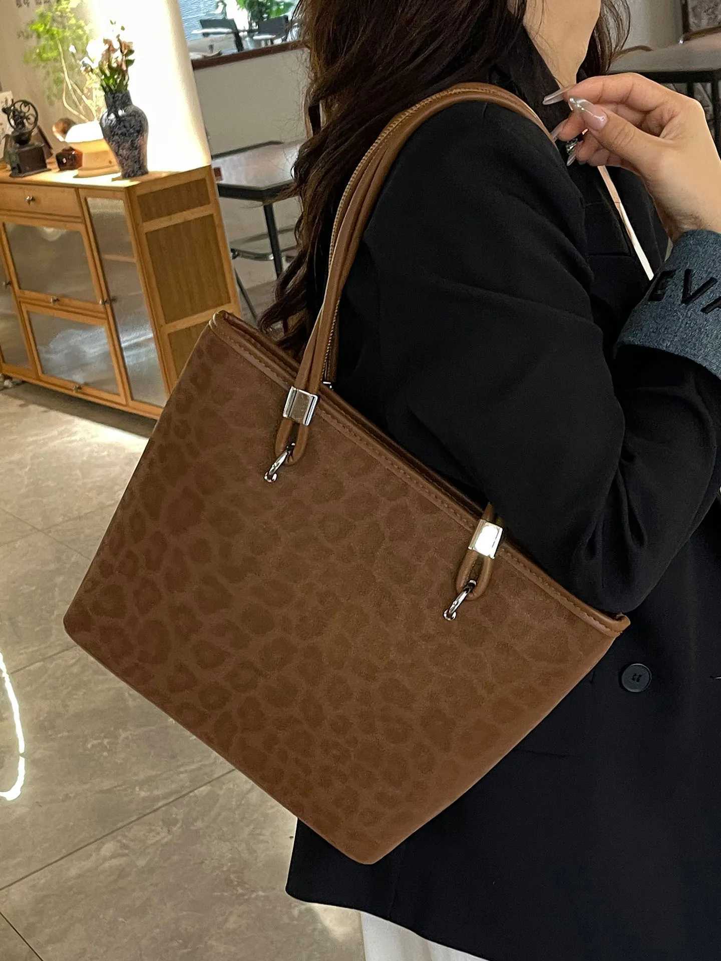 High End Leopard Tote Bag for Women Summer New Korean Rectangle Large Capacity One Shoulder Bags Fashion Zipper Commute Handbag Z251104