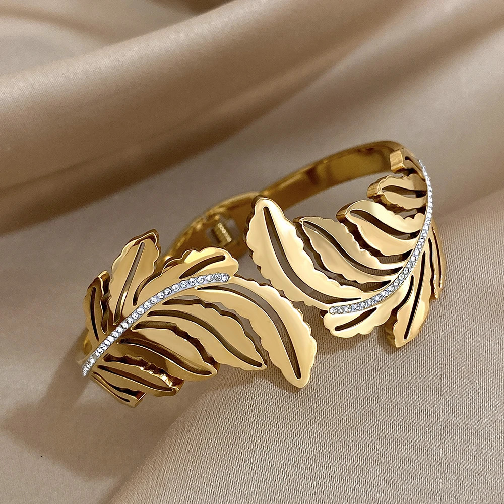 Exquisit Inlaid Rhinestone Feather Leaves Cuff Bracelets Fashion Gold Plated Stainless Steel Smooth Bangles Waterproof Jewelry 251031